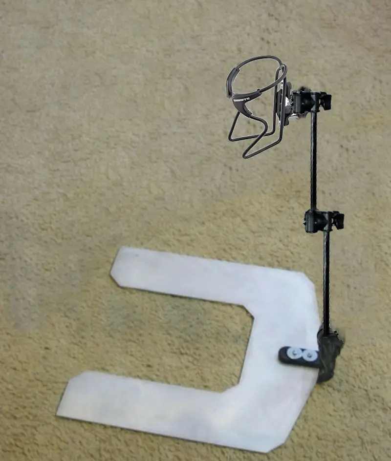 Bed Bottle Mount with Giraffe Drink Bottle Holder