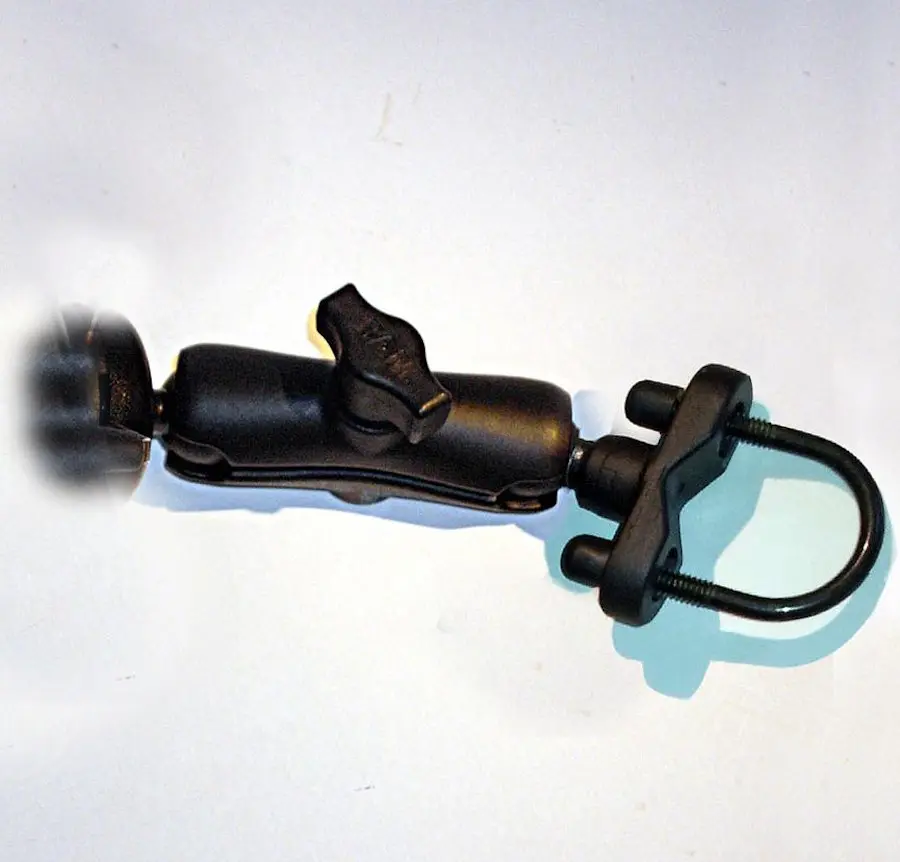 RAM U-Bolt w/ Medium Double Socket 'C' Arm round plate (overall length of 15cm)