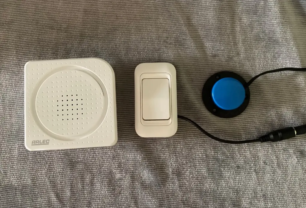 Switch Adapted Call Chime with Lights (White) & Specs Switch