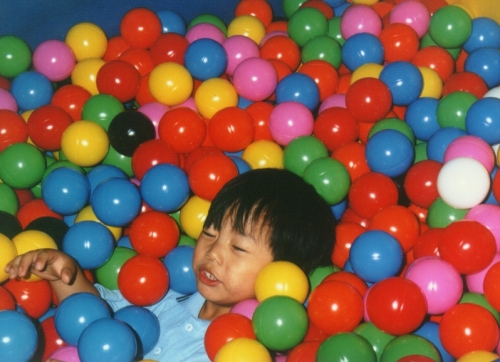 Ball Pool-1.5m ext x2m,600mmHx200mmThick, 3cm padded floor including balls