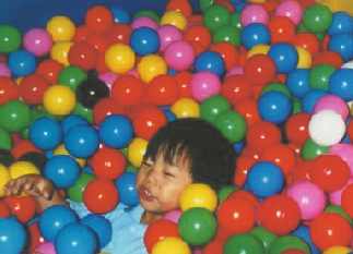 Ball Pool 1 -2.5m x 2.5 external,600mm high,200mmthick,balls