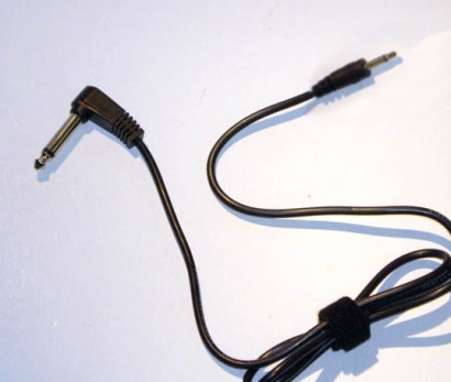 [ELFS3.5P-6P-1.2M] Housemate Nurse call Lead 3.5Mono plug to 6.5Mono r/a plug, 1.2m